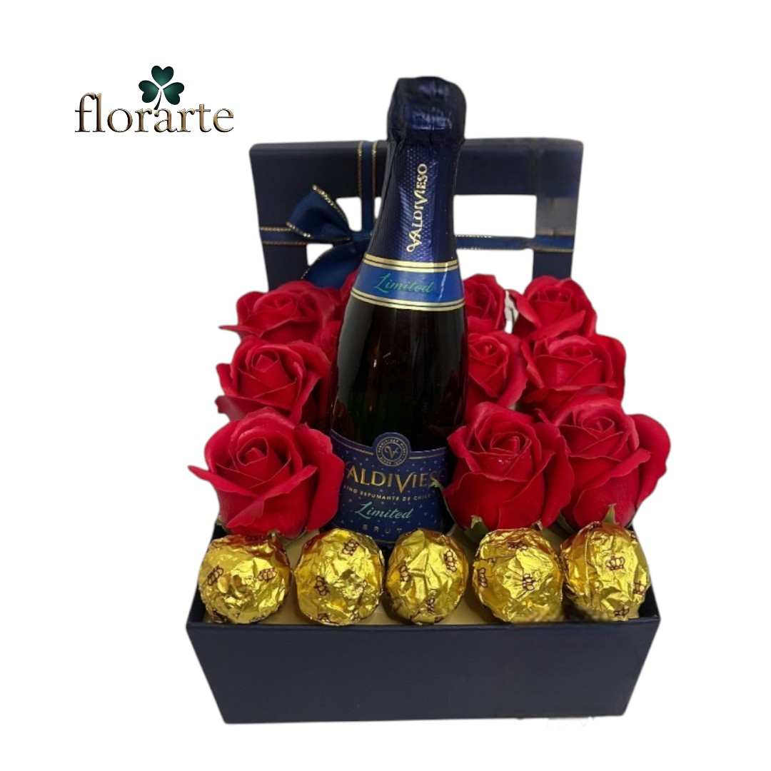33 Box Cuadrado 10 Rosas Eternas De Jabón + 5 Bombones + Vino Valdivieso - Imagen 1